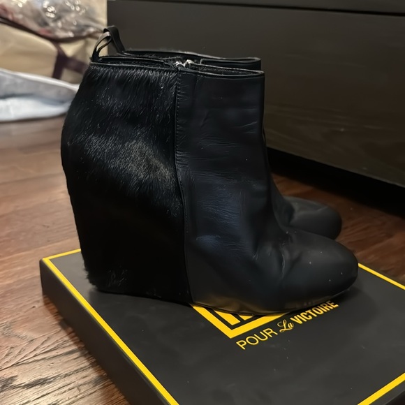 Pour La Victoire ZipUp Booties - Picture 2 of 3
